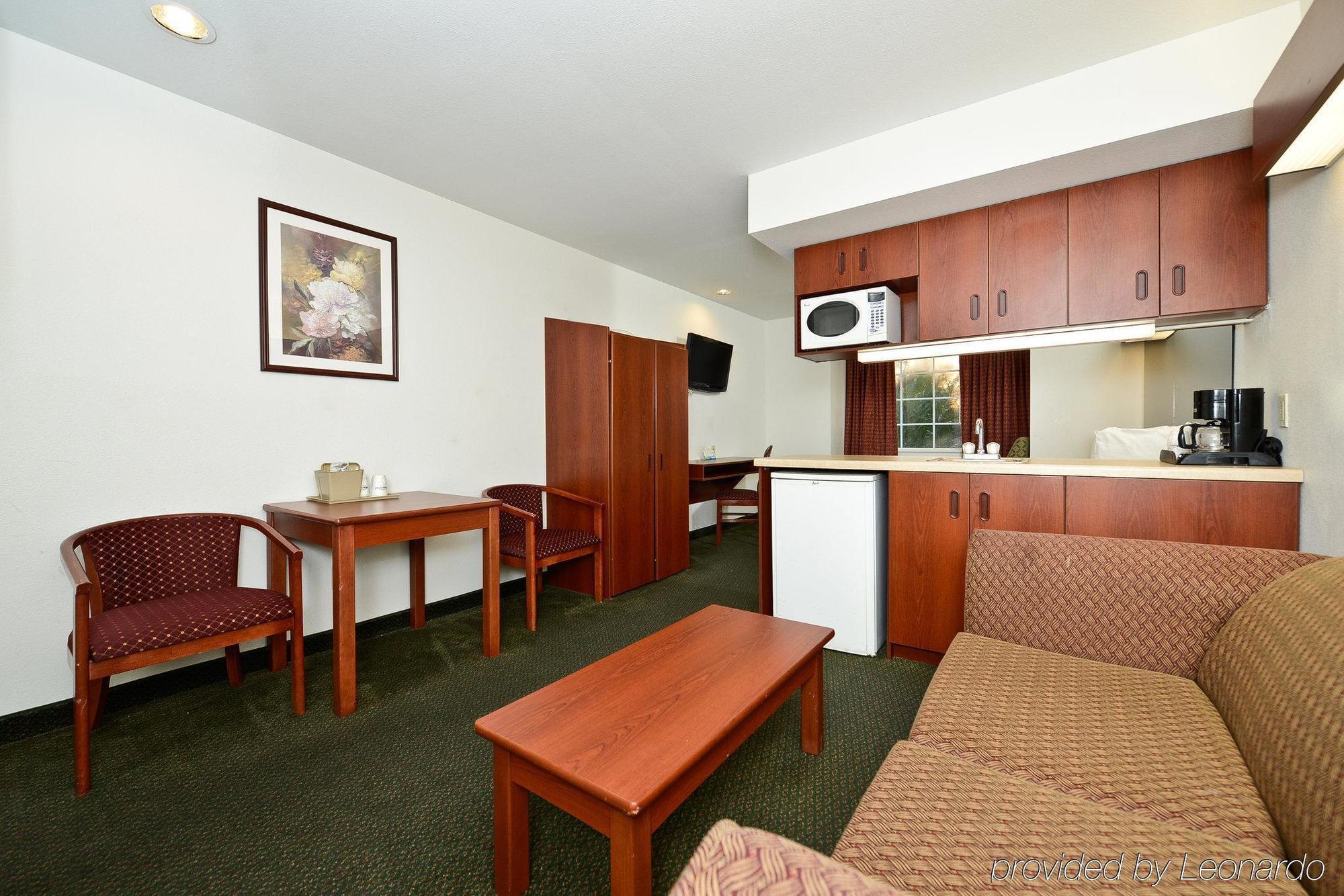 Americas Best Value Inn Lake Charles Interstate 210 Екстер'єр фото